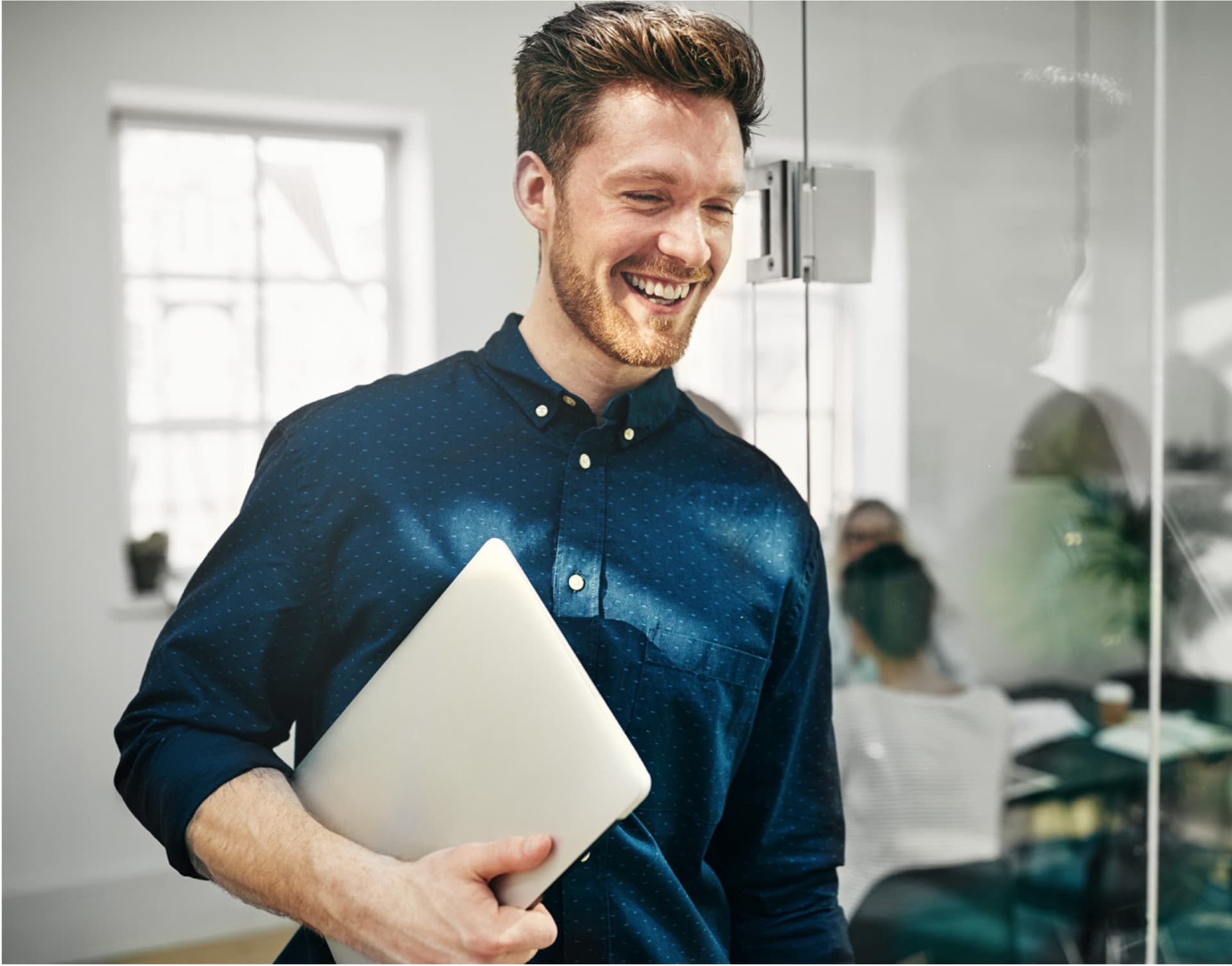 marketing automation man laptop aivie 1920w