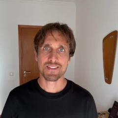 IMG 7876 adrian kw44 aivie t shirt 2026 KW43 Datenschutz war es nicht ZHAW Studie