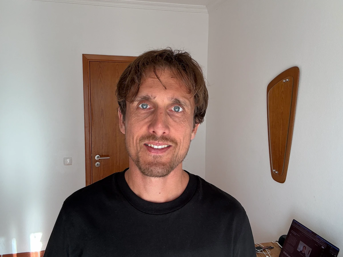 Non era la privacy: cosa pensano otto PMI di un’AI condivisa 3 IMG 7876 adrian kw44 aivie t shirt 2026 KW43 Datenschutz war es nicht ZHAW Studie