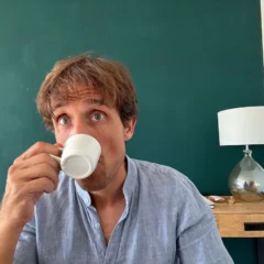 IMG 7724 adrian kw40 blaues hemd datengold kaffeetasse 1